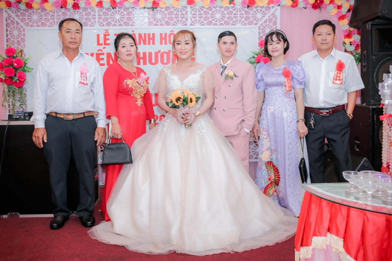 Hình ảnh Công Phượng - Minh Tuyền trong đám cưới của cặp đôi