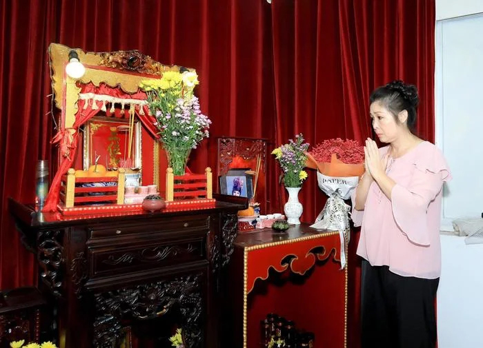 NSND Hồng Vân tổ chức buổi cúng giỗ chung cho cố diễn viên Mai Phương và cố nghệ sĩ hài Anh Vũ
