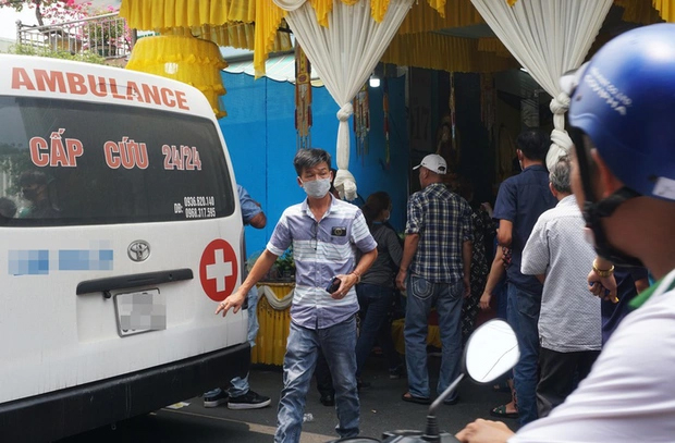 Xe cứu thương đưa nạn nhân về với gia đình Ảnh: Phụ nữ Việt Nam