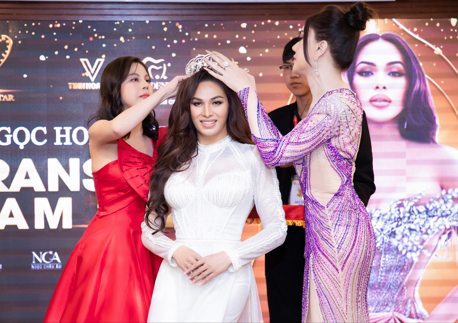 Để có được cuộc sống như hiện tại, Kim Kim đã trải qua nhiều “sóng gió”, cô thậm chí cô phải vượt qua “cửa sinh tử” để được sống đúng với con người thật của mình.