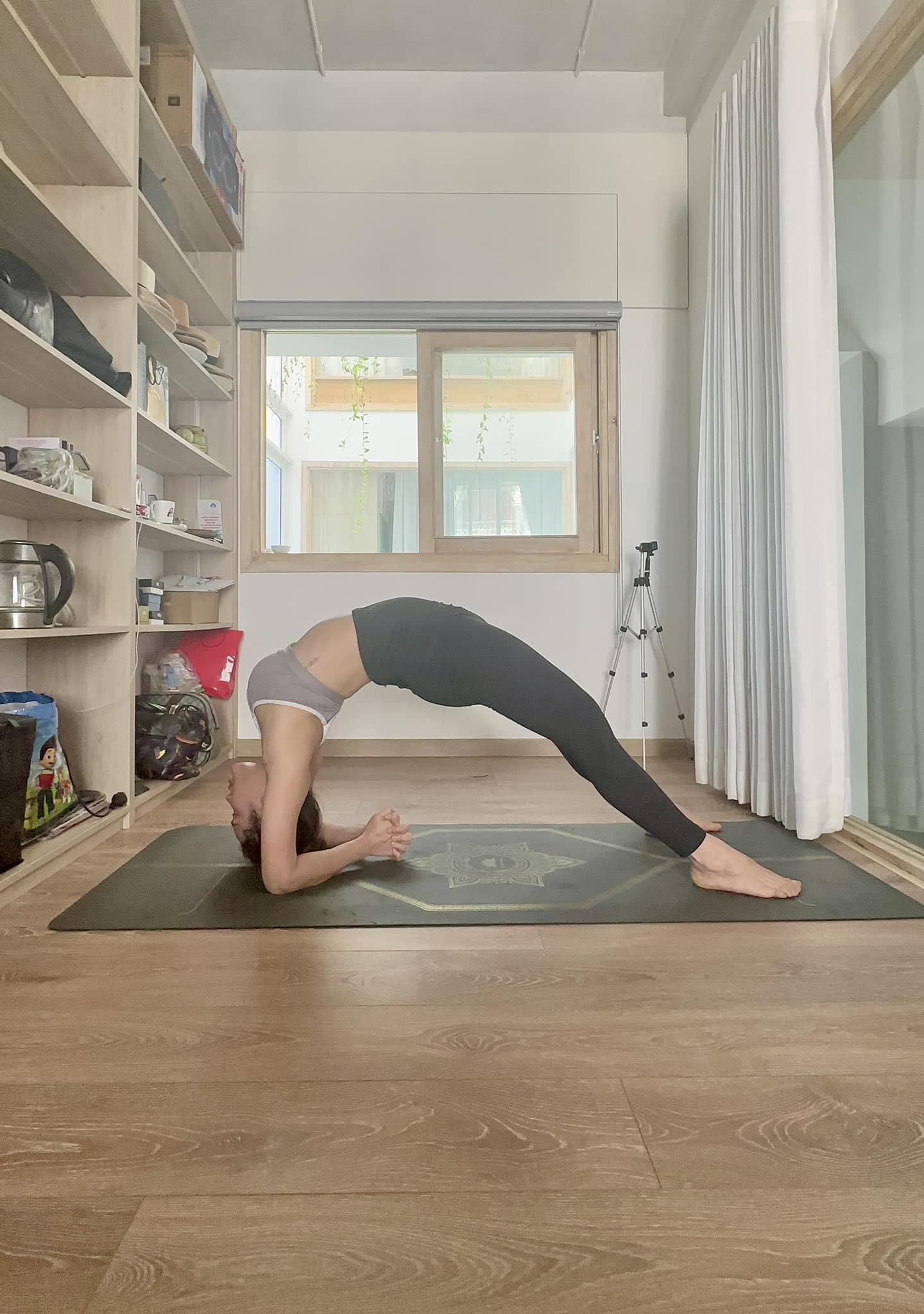 Phương Trinh Jolie cho biết việc tập luyện yoga giúp cô giảm đau lưng và dễ dàng hơn trong quá trình sinh đẻ về sau