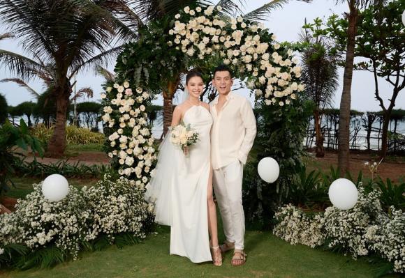 Phương Trinh Jolie và Lý Bình tổ chức tiệc kỷ niệm 1 năm ngày cưới trên bãi biển ở Vũng Tàu