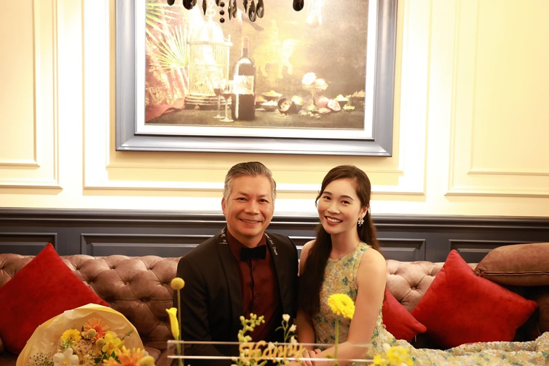 Shark Hưng đăng tải hình ảnh kỷ niệm 5 năm ngày cưới bên bà xã á hậu