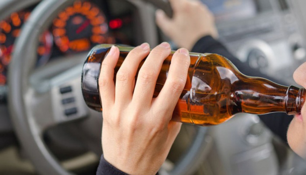 Uống rượu bia khi tham gia giao thông gây nguy hiểm cho mình và những người xung quanh