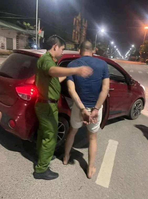 Đối tượng Cương bị công an bắt giữ (Ảnh: Vietnamnet)