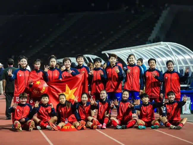 Các cầu thủ nữ đội tuyển Việt Nam giành được huy chương vàng tại SEA Games 32
