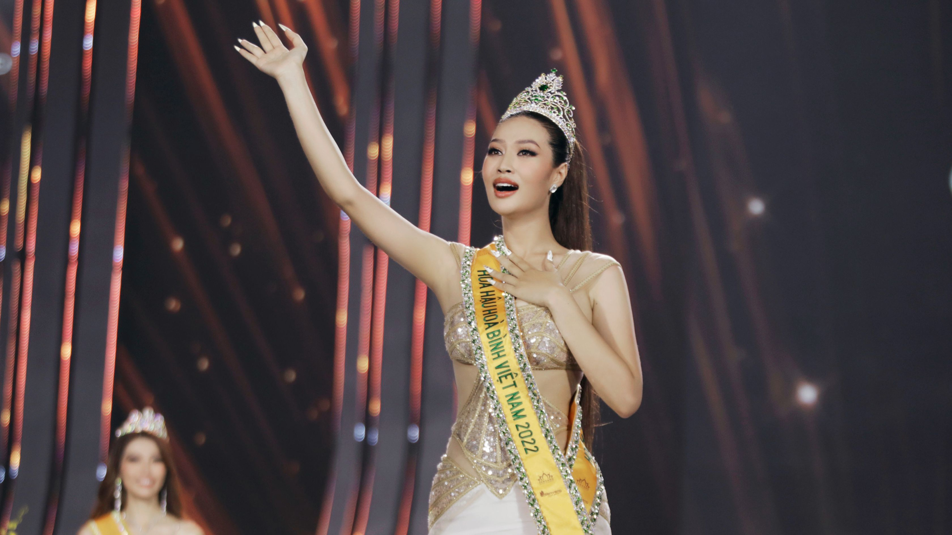 Đoàn Thiên Ân đăng quang Hoa hậu Hoà bình Việt Nam năm 2022