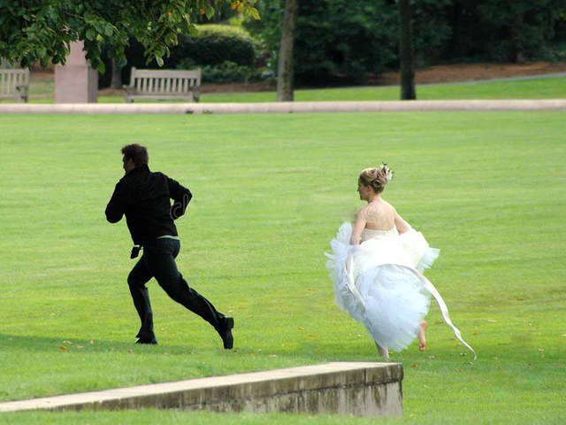 Cô dâu đuổi theo 20km để bắt chú rể quay trở lại hôn lễ (Ảnh minh họa)