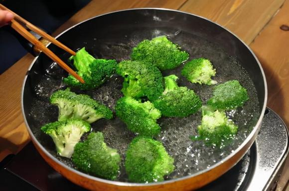 Bông cải xanh dễ chứa nhiều côn trùng, trứng giun