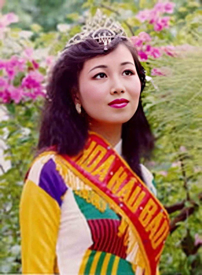 Diệu Hoa đăng quang ngôi vị Hoa hậu Việt Nam năm 21 tuổi