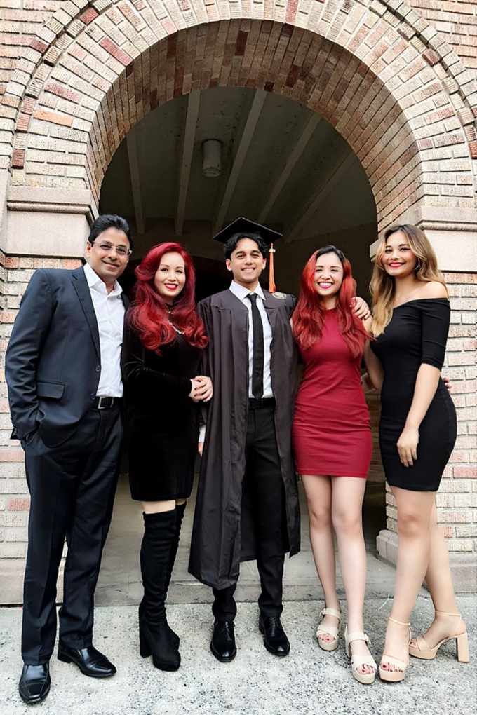 Gia đình hoa hậu Diệu Hoa tham dự lễ tốt nghiệp của con trai ở Mỹ