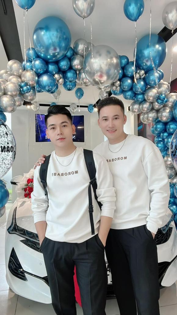 Hà Trí Quang và Thanh Đoàn còn diện áo đôi khoe khoảnh khắc ngọt ngào bên nhau
