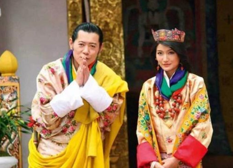 Đàn ông Bhutan cũng được lấy nhiều vợ nhưng phải có sự cho phép của bà cả và không được lấy quá 3 người cùng lúc