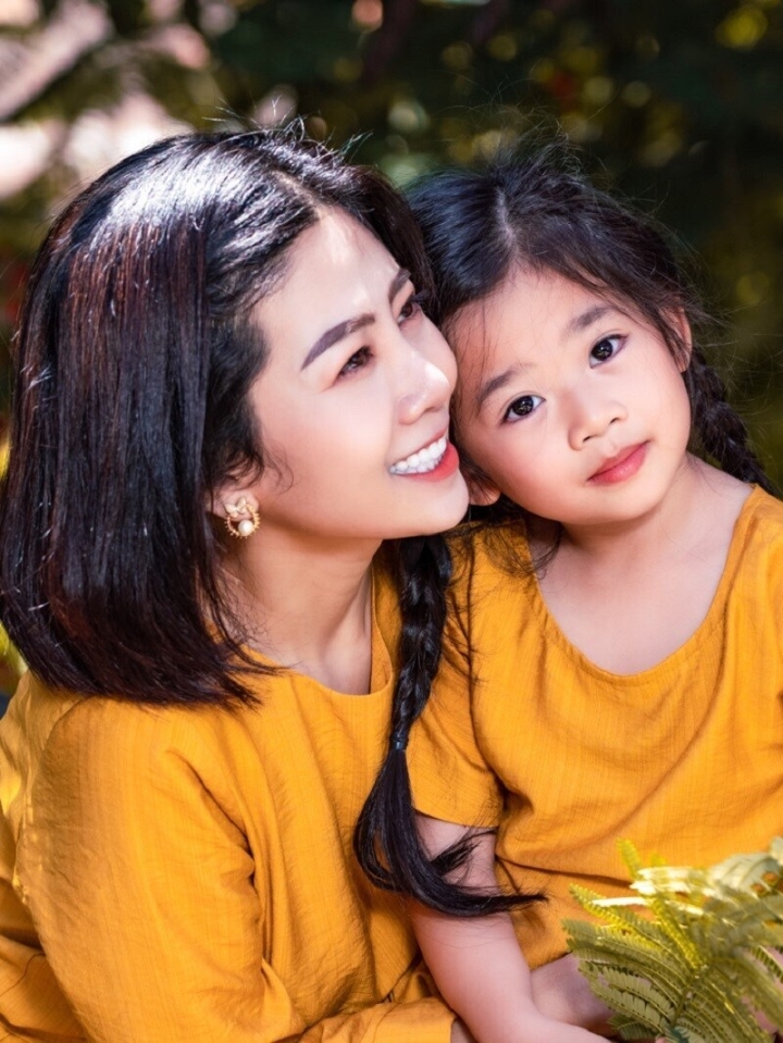 Cố diễn viên Mai Phương và con gái