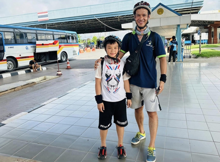 Hai bố con đã cùng nhau đạp xe 2800 từ Lạng Sơn xuống Hà Nội rồi đi Viêng Chăn, Bangkok, Phnom Penh rồi trở lại TP.HCM