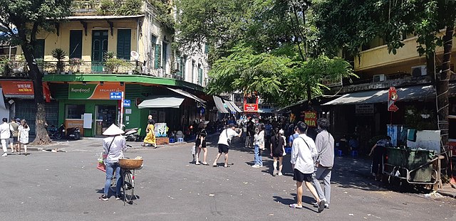 Phố Hồ Hoàn Kiếm được xem là con đường ngắn nhất ở Hà Nội (Ảnh minh họa)