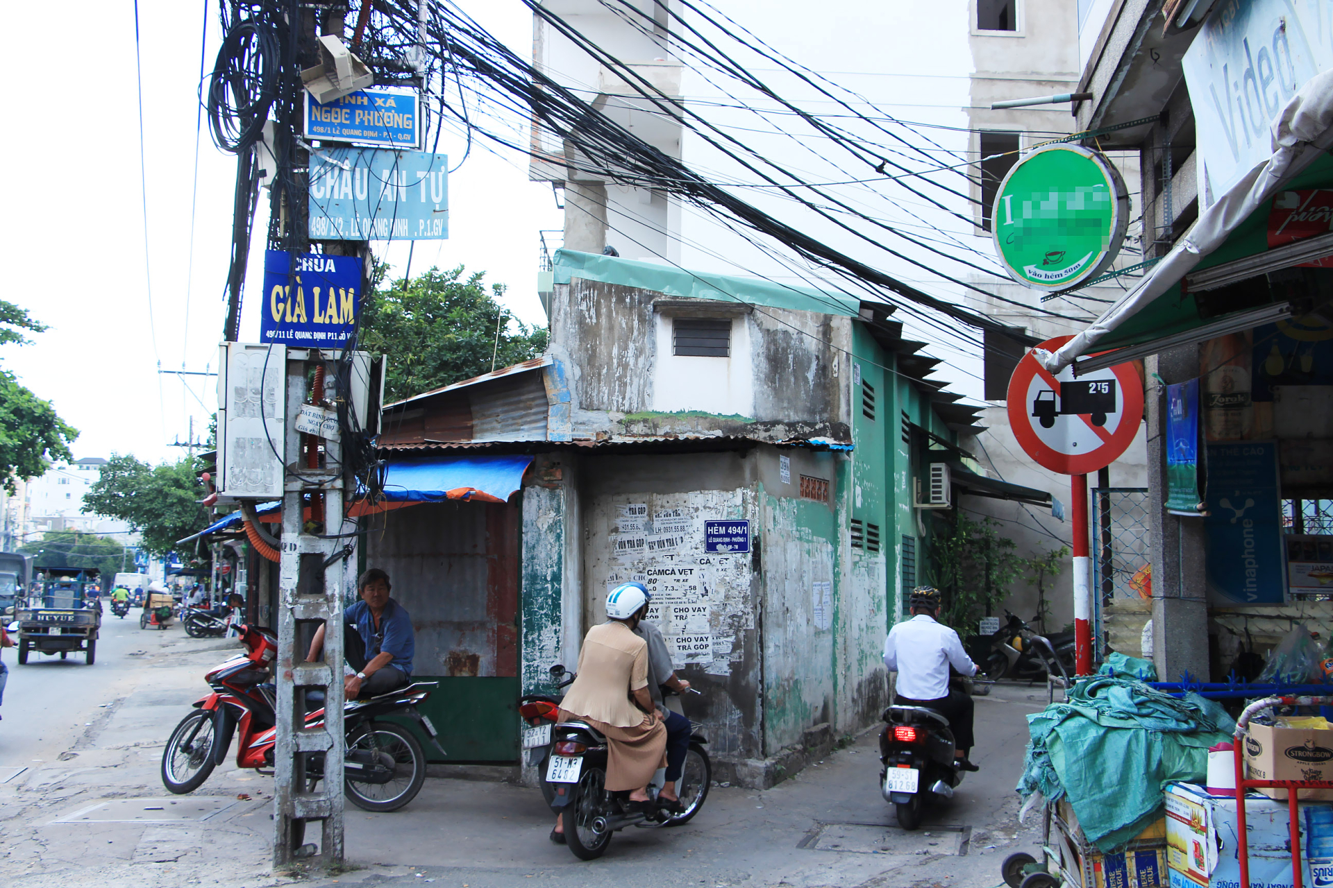 Đường Chu Văn An có nhiều hẻm nỏ thông với nhau, thông ra nhiều nơi, thậm chí thông với quận khác (Ảnh: Thanh niên)