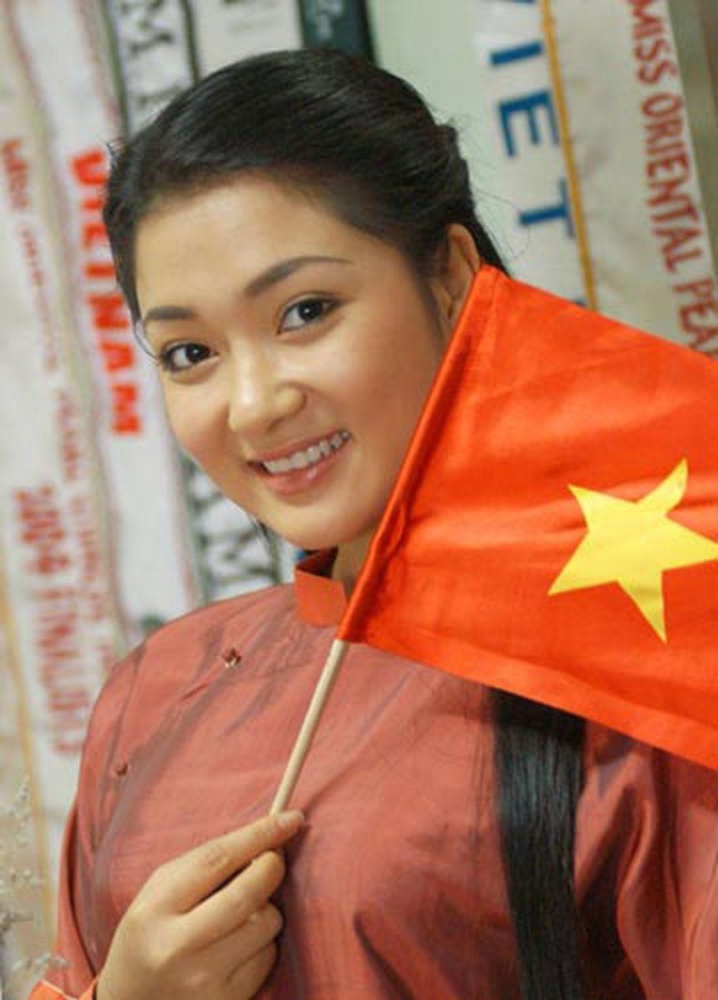 Nguyễn Thị Huyền mong muốn được tham gia Miss World dù thời gian gấp rút