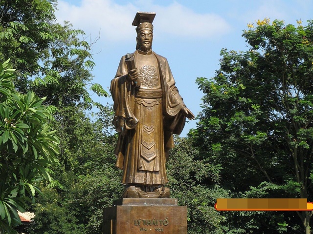 Tượng vua Lý Thái Tổ (947 -1028)