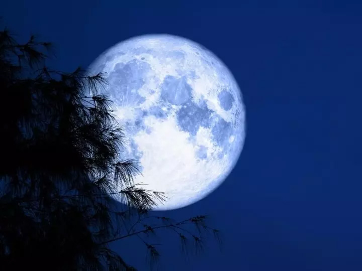 Trong điều kiện thời tiết thuận lợi, người yêu thiên văn có thể quan sát hiện tượng siêu trăng xanh bằng mắt thường (Ảnh minh hoạ)