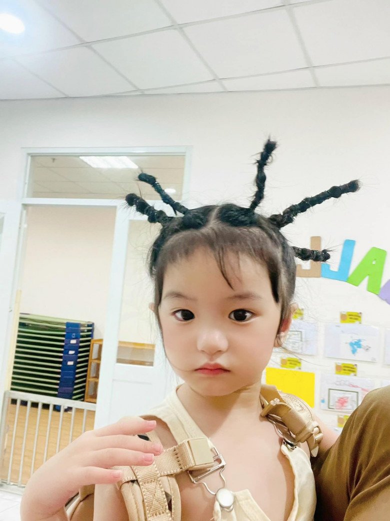 Con gái Đoàn Di Băng đi học với mái tóc độc lạ khiến nhiều người bật cười
