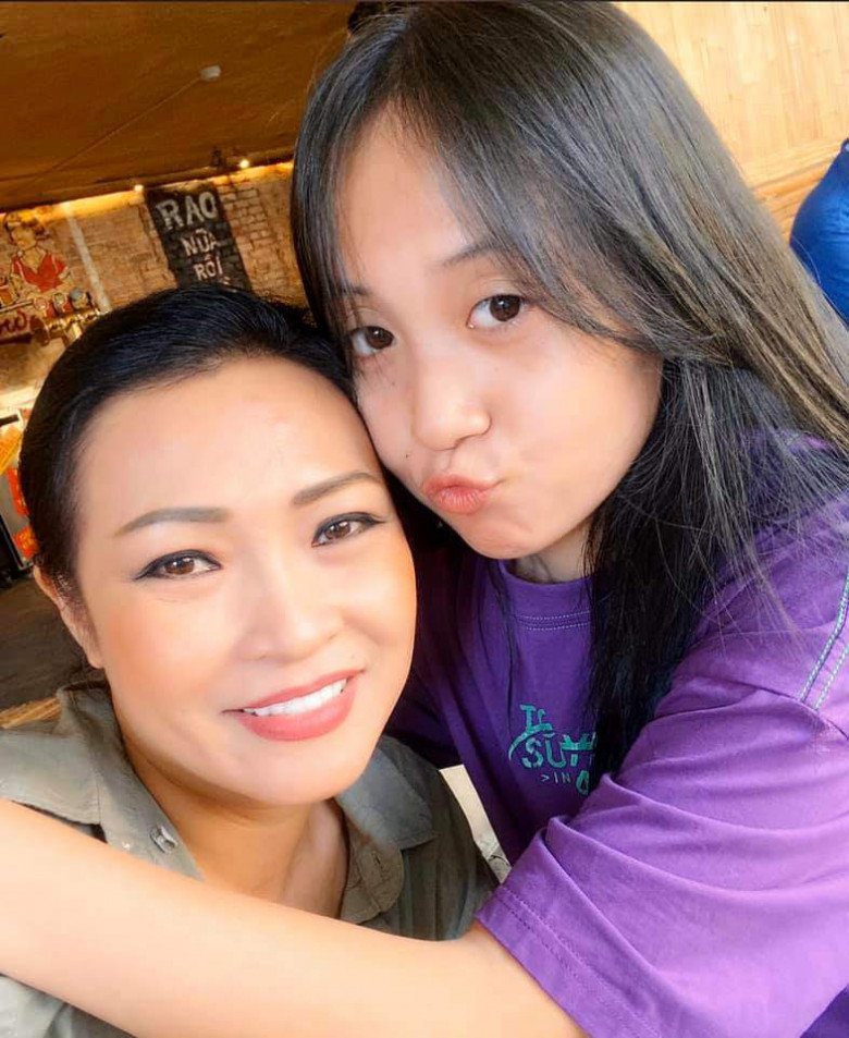Phương Thanh sinh con gái năm 2005. Cô bé có tên thân mật là bé Gà