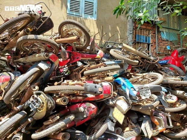 Hàng nghìn chiếc xe máy bị “bỏ quên” ở sân bay Tân Sơn Nhất và Bến xe miền Đông chờ người đến nhận - ảnh 5
