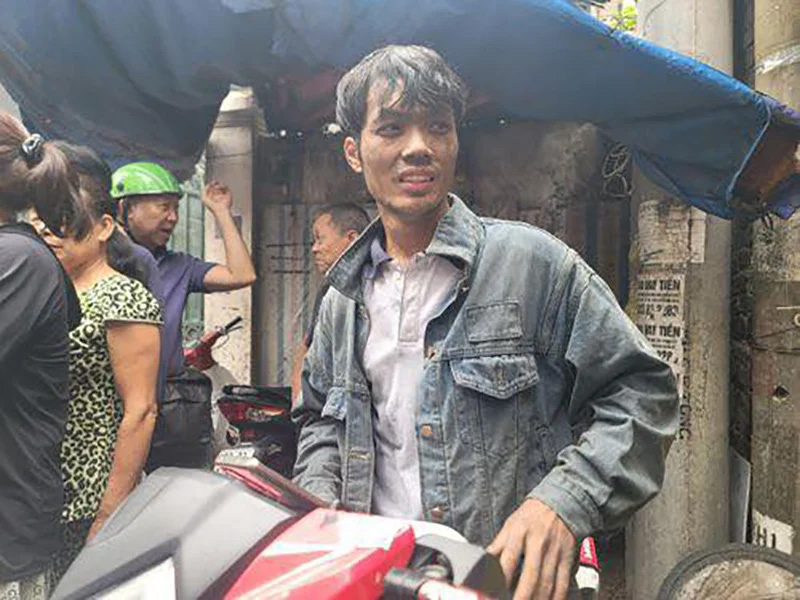 Anh Nguyễn Đăng Văn - người đã bất chấp nguy hiểm lao vào chung cư đang cháy cứu người