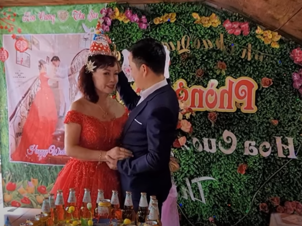 Cặp đôi Thu Sao - Hoa Cương trong tiệc kỷ niệm 5 năm ngày cưới