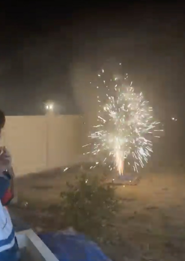 Gia đình cầu thủ Văn Toàn đốt pháo hoa được nhà nước cấp phép để ăn mừng