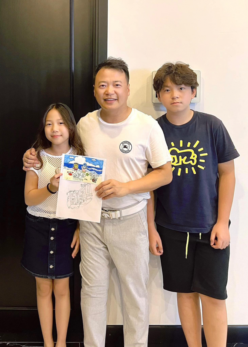 Hai con riêng của shark Bình tặng quà sinh nhật cho bố (Ảnh: FBNV)