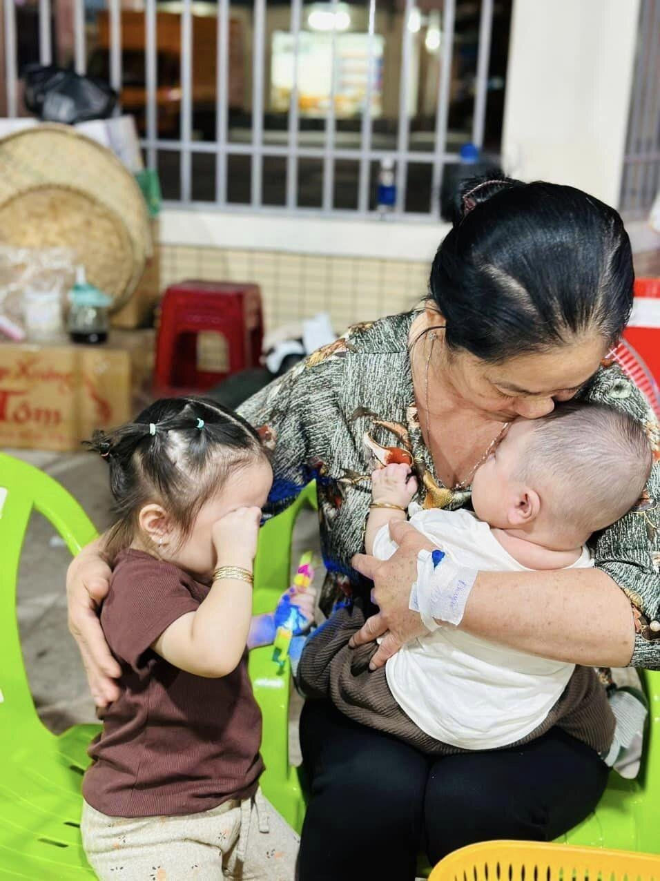 Lê Dương Bảo Lâm nghẹn ngào chia sẻ lý do chưa thể về lo tang lễ mẹ vợ, gửi lời nhắn nhủ đến bà xã - ảnh 4