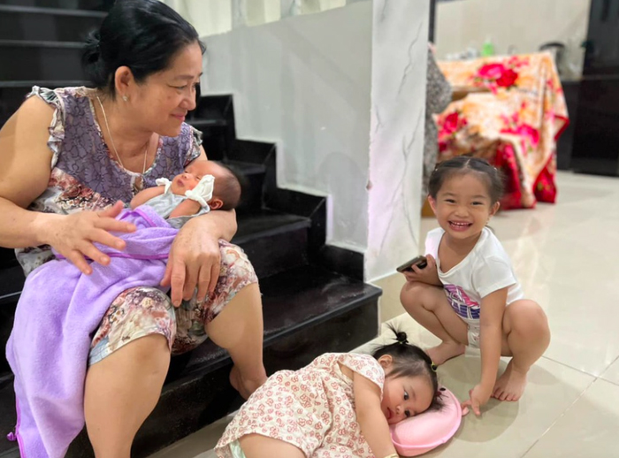 Lúc sinh thời, mẹ vợ là người đã giúp vợ chồng Lê Dương Bảo Lâm chăm sóc các con