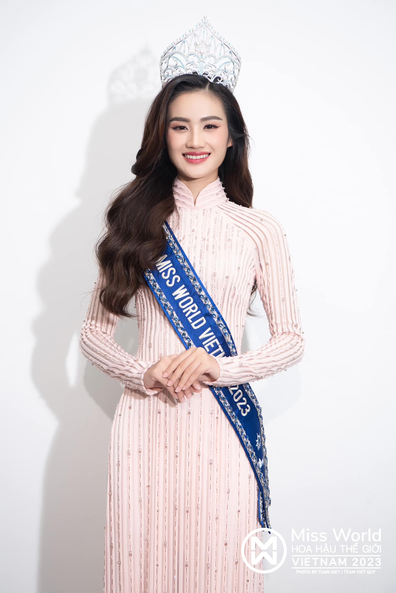 Huỳnh Trần Ý Nhi đang là đương kim Hoa hậu của Miss World VietNam