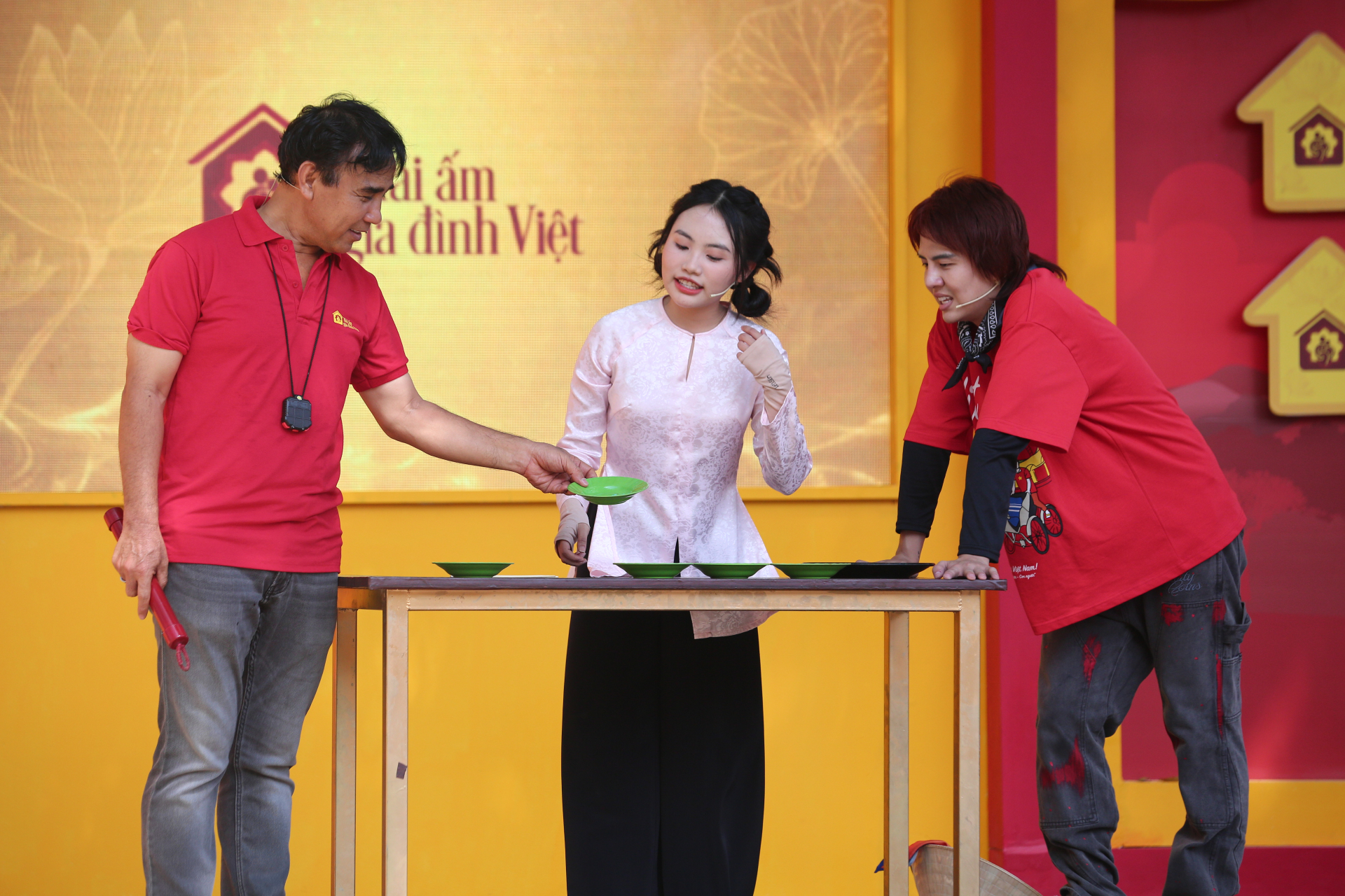 Diễn viên Duy Khánh và ca sĩ Phương Mỹ Chi góp sức mang về giải thưởng 100 triệu cho trẻ em mồ côi - ảnh 3