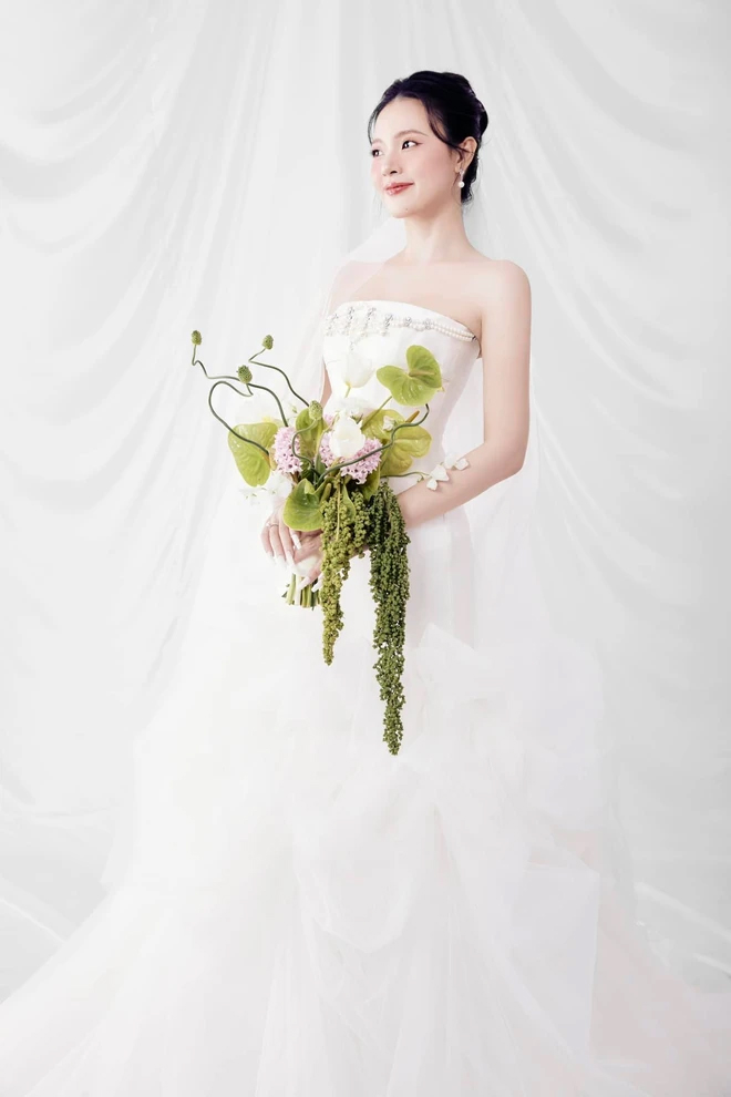 Cô dâu Midu mặc chiếc váy cưới 'Hoa tuyết trắng' trong bộ ảnh cưới