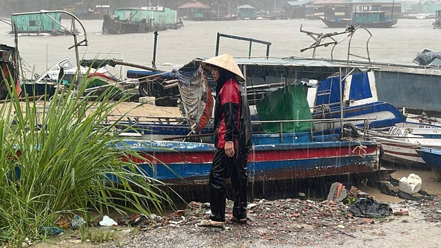 sau-con-bao-so-3-o-quang-ninh-nguoi-me-mat-dau-dau-nhin-ve-huong-bien-cho-tin-con-3