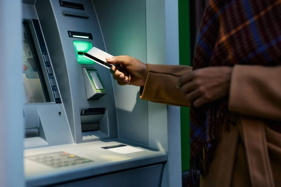 Duy nhất 1 đối tượng được rút tiền tại ATM không cần xác thực sinh trắc học