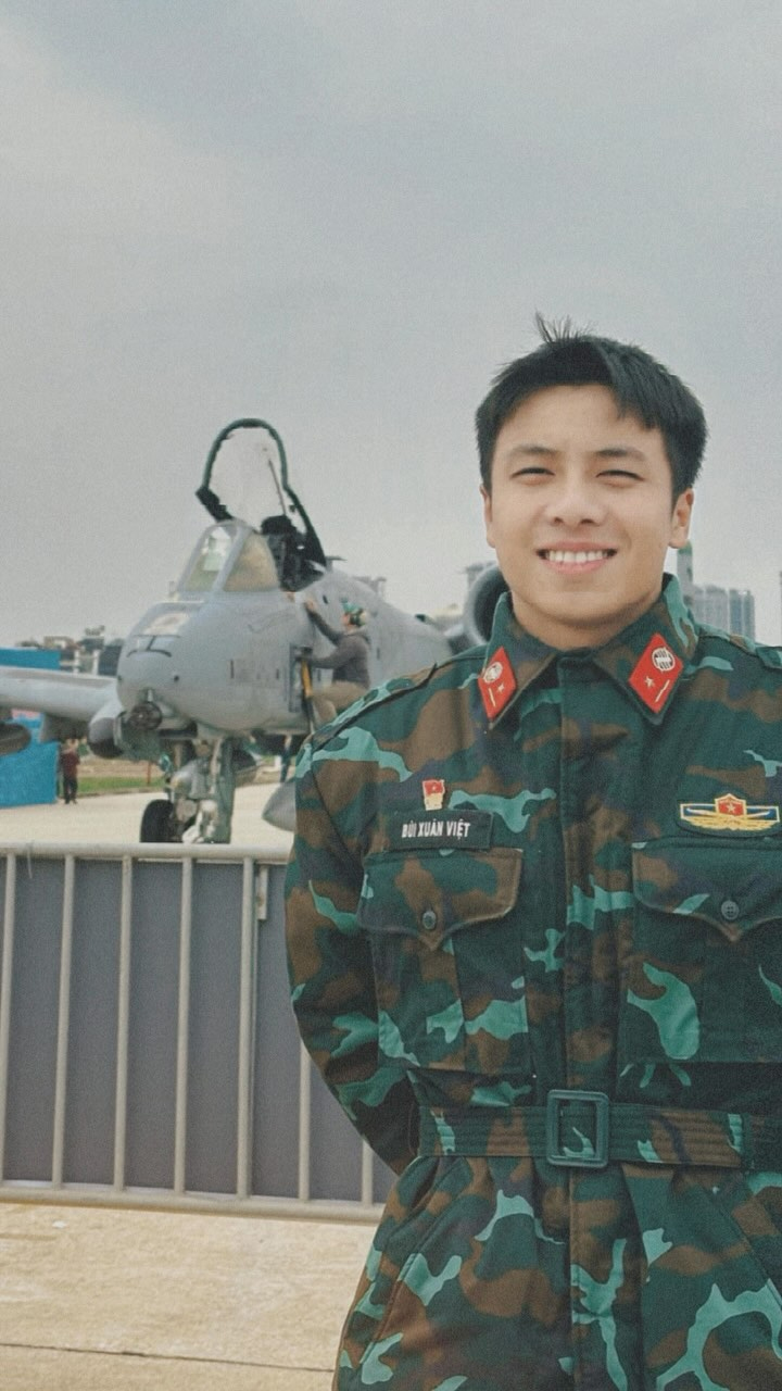 Chàng sĩ quan thông tin SN 2000 điển trai, sở hữu profile siêu xịn: Từng gây sốt khi lên sóng VTV1 - ảnh 6