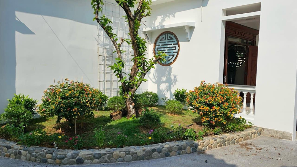 Việt Trinh và con hiện sống trong căn biệt thự rộng 3000m2 ở Bình Dương
