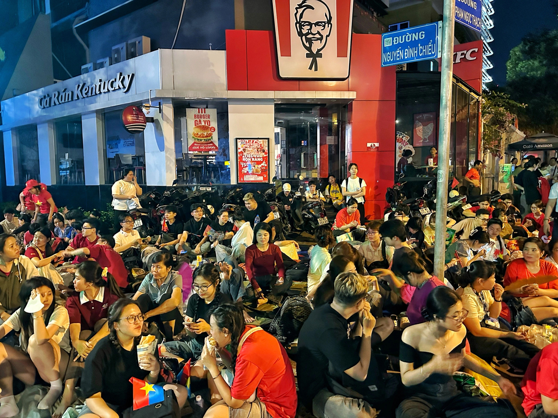 Dọc đường Nguyễn Đình Chiểu lúc 1 giờ sáng 30.4 ẢNH: CAO AN BIÊN