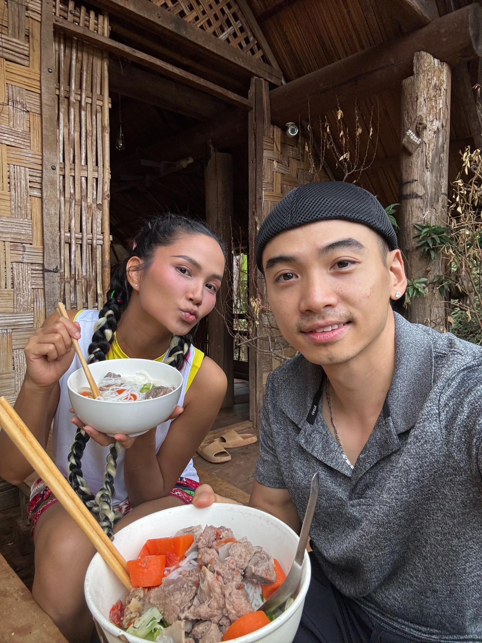 Giữa nghi vấn mang bầu, mối quan hệ của H'Hen Niê và mẹ chồng được tiết lộ qua một khoảnh khắc - ảnh 5