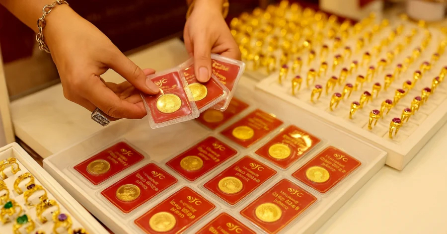 Tại thị trường trong nước, giá vàng miếng SJC sáng nay được niêm yết ở mức 118,5 triệu đồng/lượng (mua vào) và 120,5 triệu đồng/lượng (bán ra)