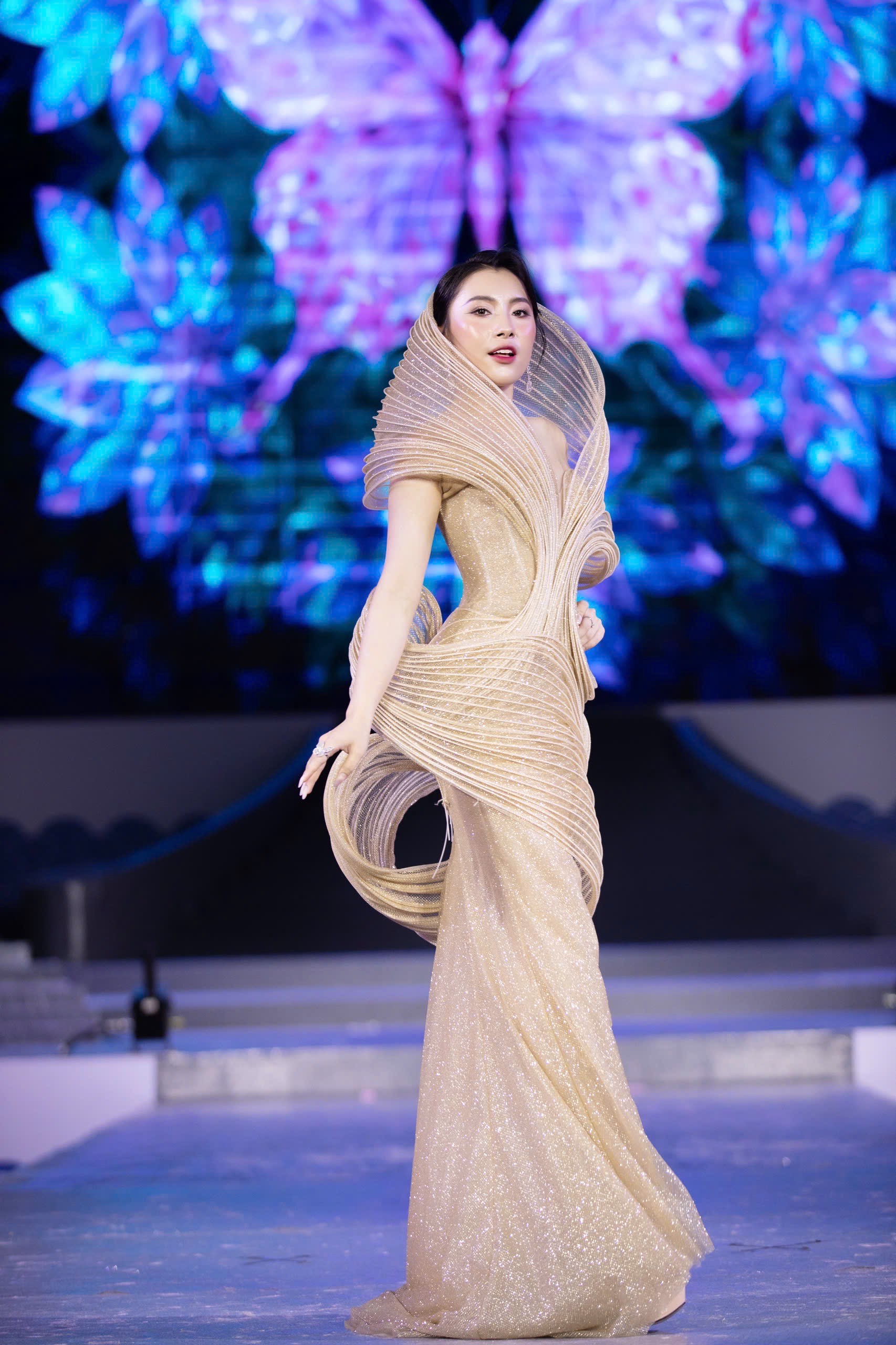 Phùng Thanh Hằng chiến thắng ‘Best Fashion’ tại Hoa hậu Biển Đảo Việt Nam 2025 - ảnh 2