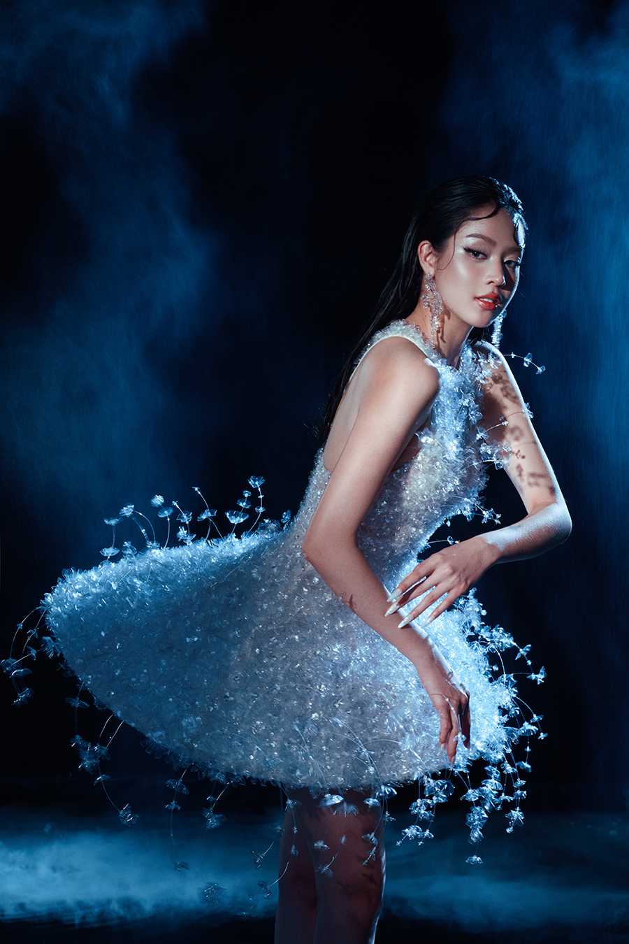 Hoa hậu Thanh Thủy làm nàng thơ trong BST 'The Light of Water” của NTK Lê Thanh Hòa - ảnh 3