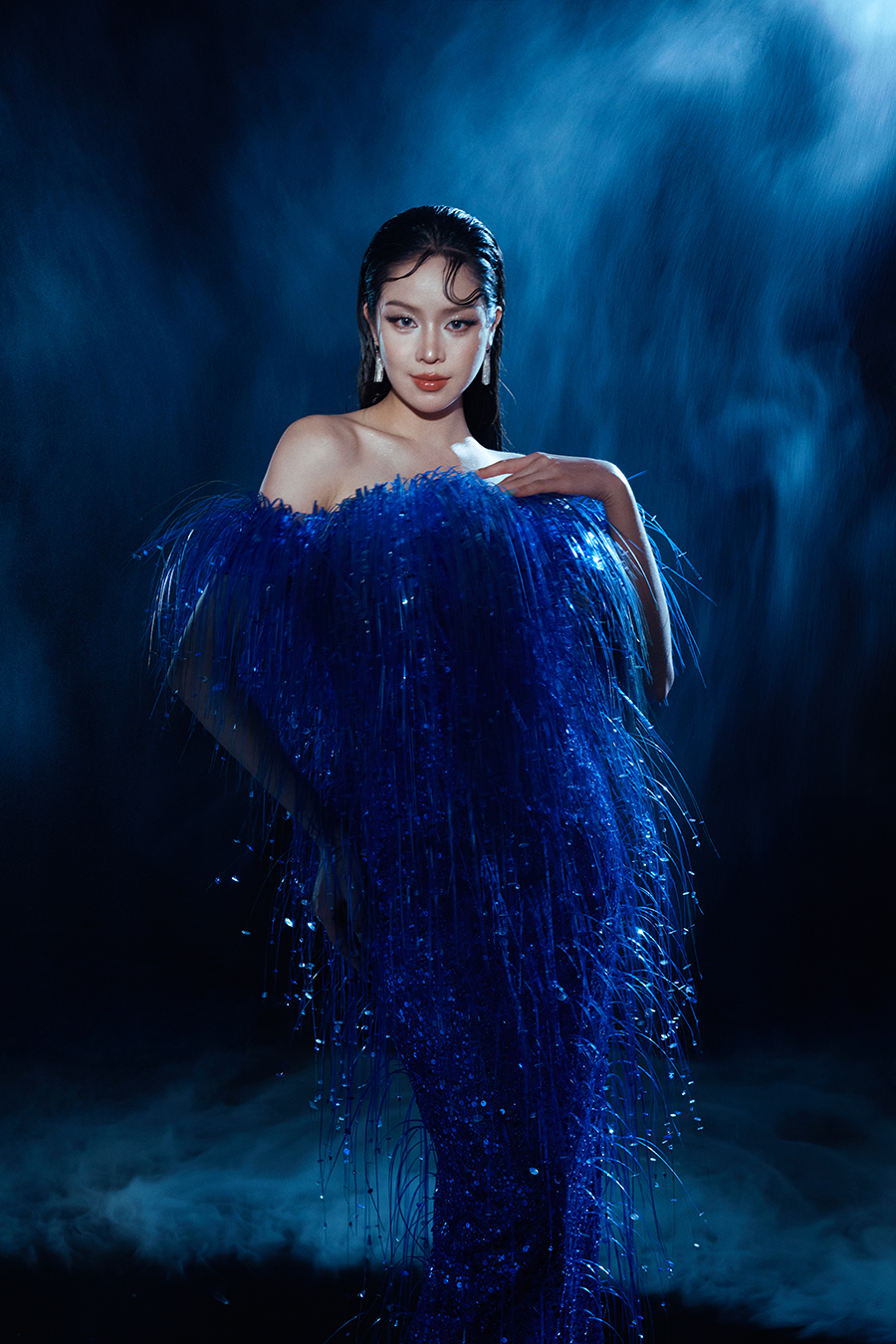Hoa hậu Thanh Thủy làm nàng thơ trong BST 'The Light of Water” của NTK Lê Thanh Hòa - ảnh 5