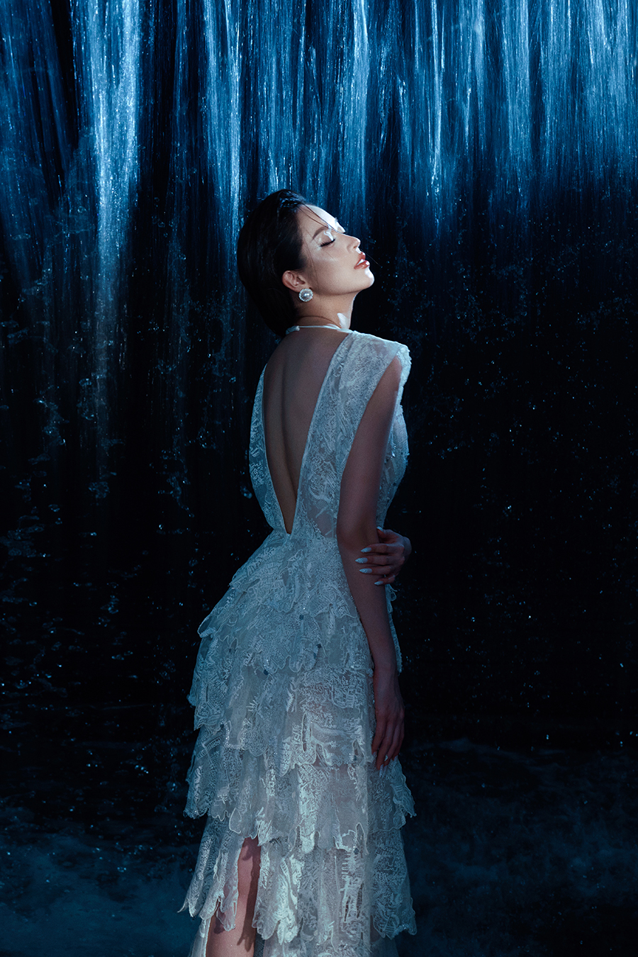 Hoa hậu Thanh Thủy làm nàng thơ trong BST 'The Light of Water” của NTK Lê Thanh Hòa - ảnh 7