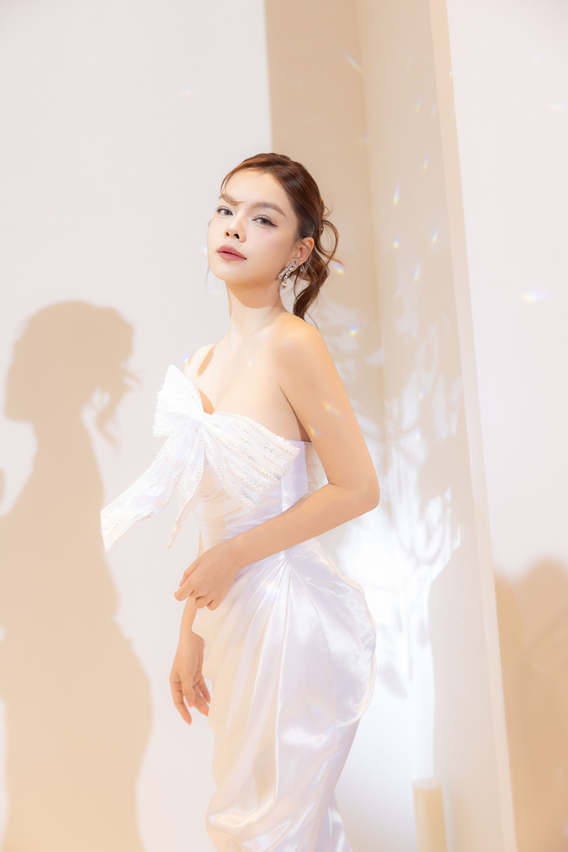 Thảm đỏ mở màn Vietnam Couture Fashion Week 2025: Mỹ nhân showbiz đọ sắc - ảnh 12