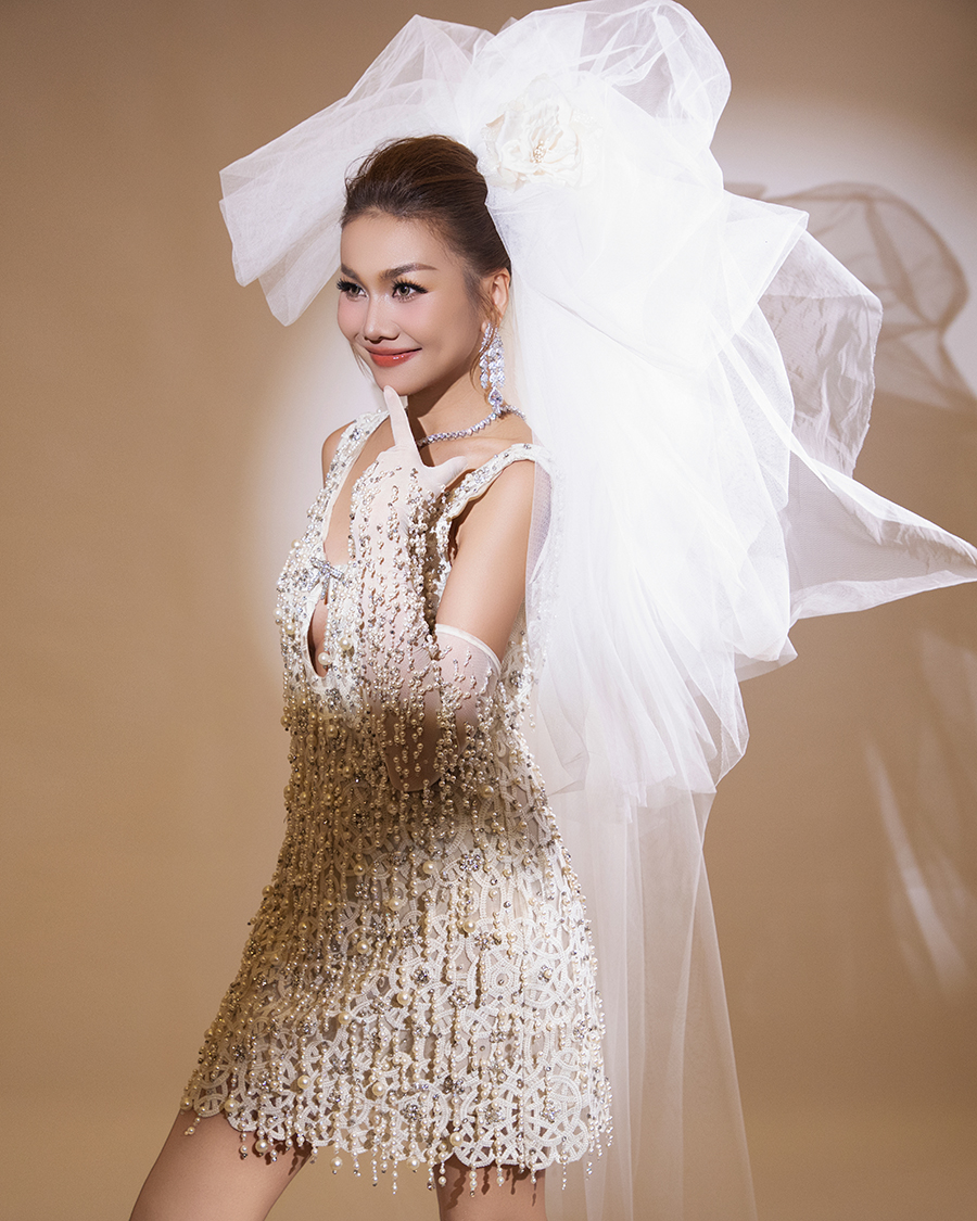 Làm veddette 2 show trong 1 đêm, Thanh Hằng biến hóa ấn tượng - ảnh 4