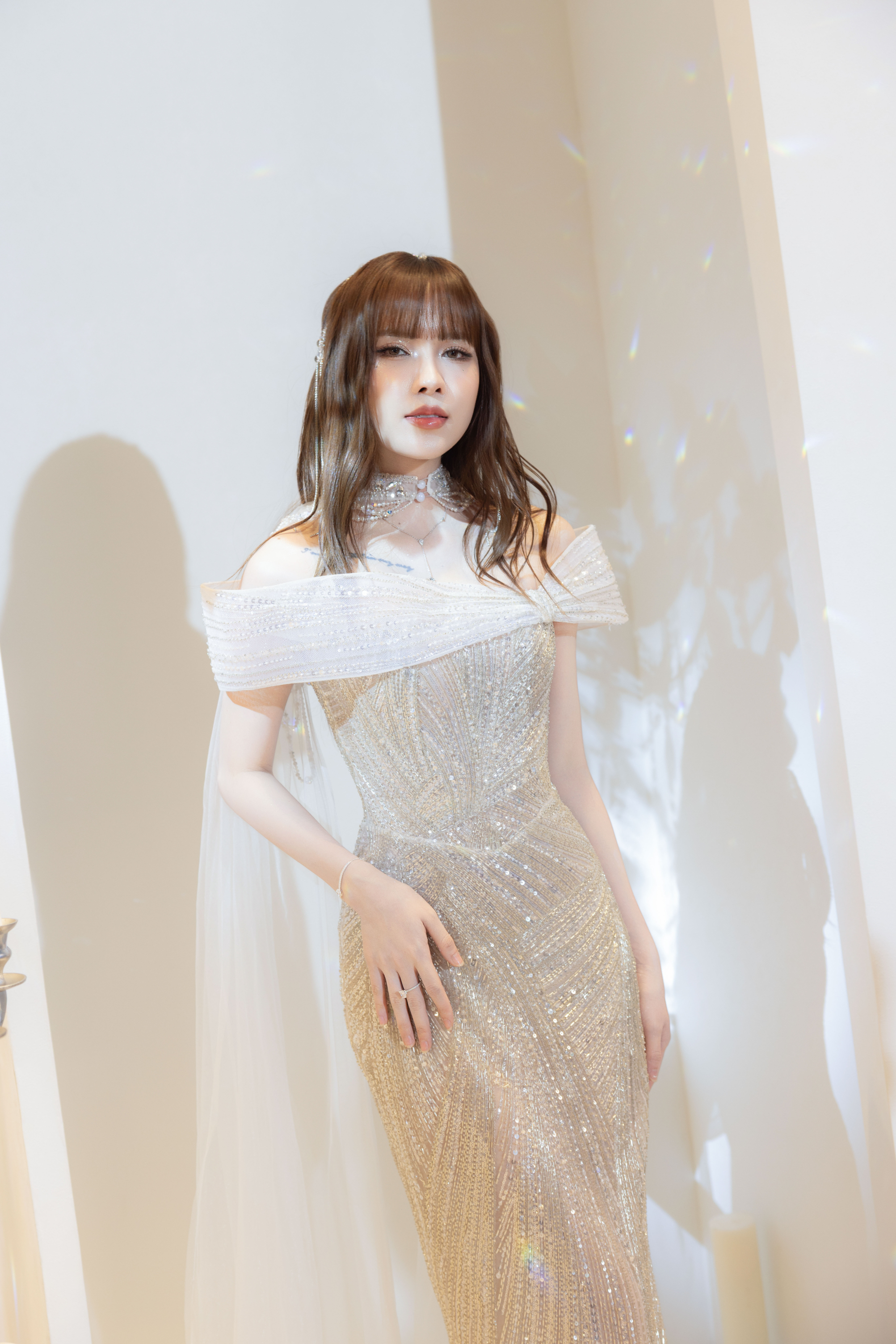 Thảm đỏ mở màn Vietnam Couture Fashion Week 2025: Mỹ nhân showbiz đọ sắc - ảnh 9